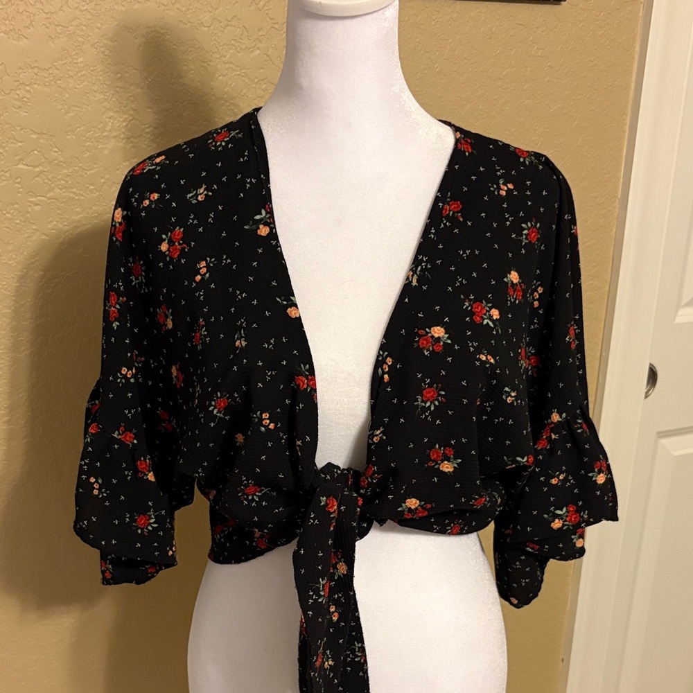 Audrey 3+1 Black Floral Tie-Front Blouse, Large